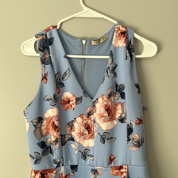 Sift Blue Floral Peplum Dress with dainty shoulder cutouts. Size large - Picture 2 of 9